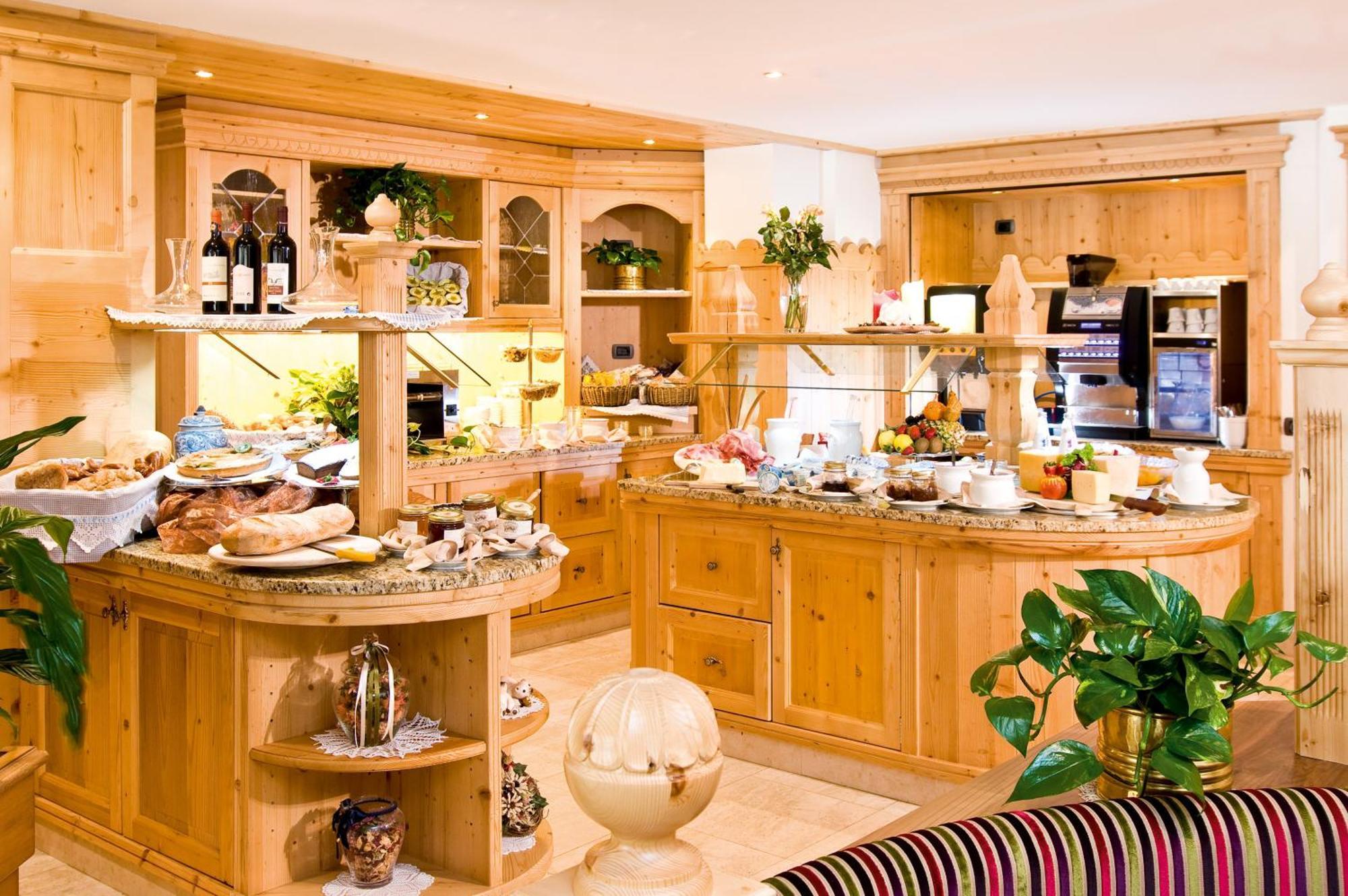 Boutique Hotel Diana Madonna di Campiglio Luaran gambar