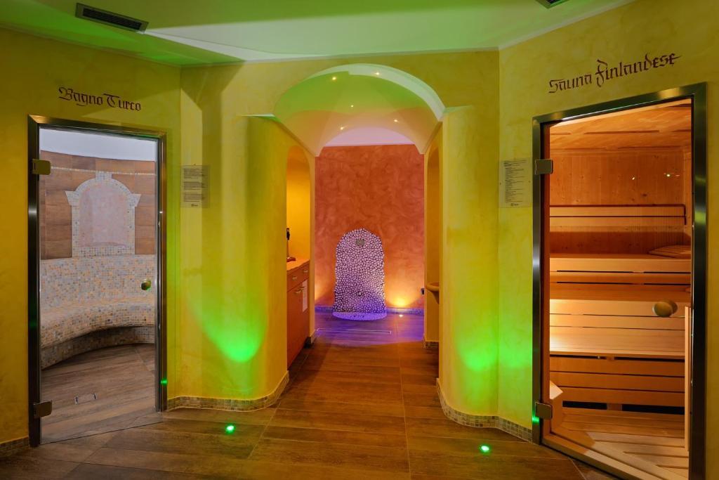 Boutique Hotel Diana Madonna di Campiglio Luaran gambar