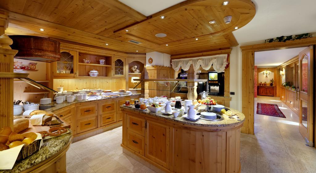 Boutique Hotel Diana Madonna di Campiglio Luaran gambar